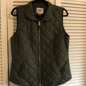 Women’s Old Navy Quilted Vest Size Medium EUC